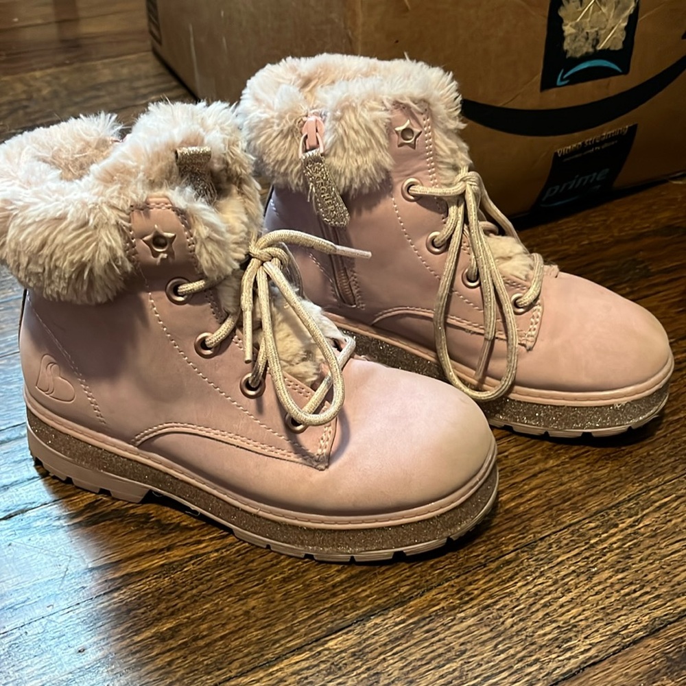 Pink fuzzy girls size 13 Sketchers boots